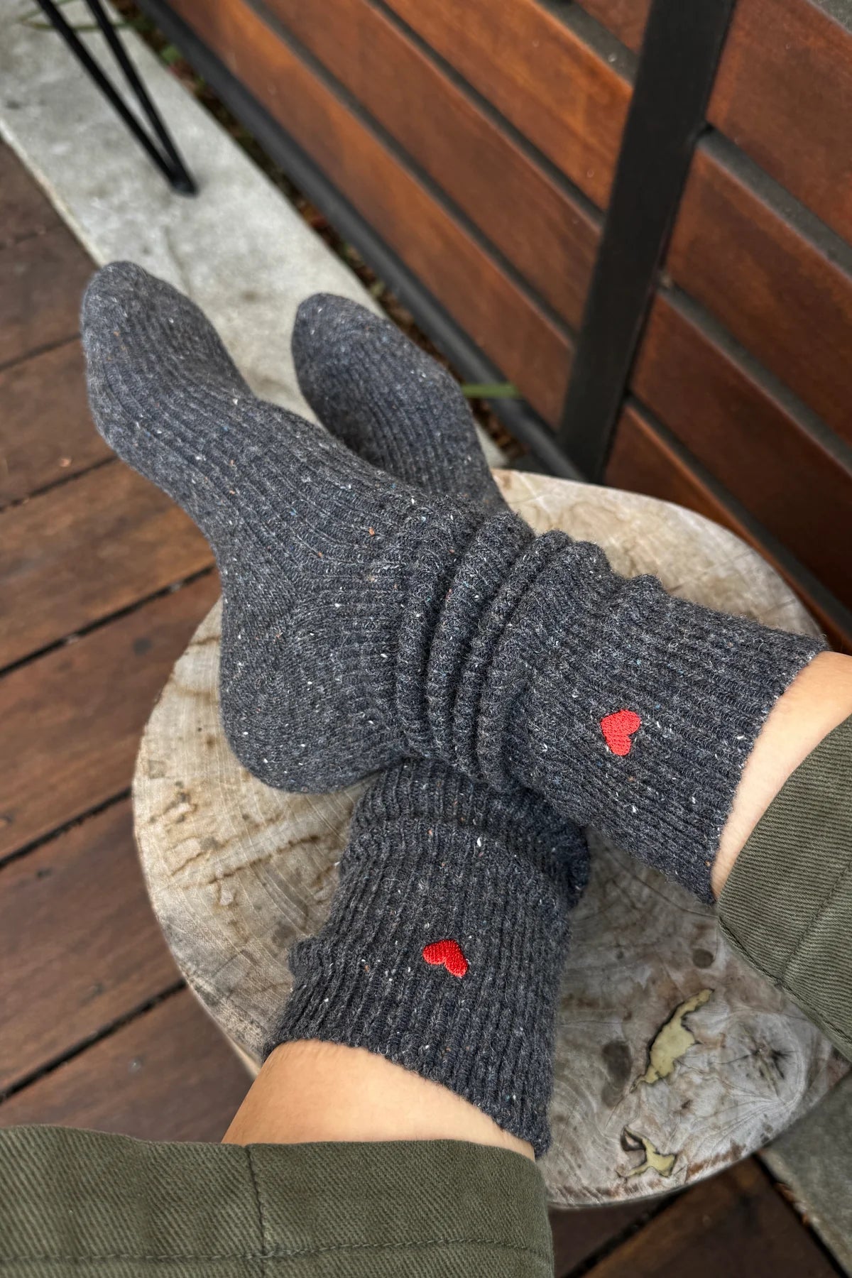 Skarpety Embroidered Snow Socks Charcoal + Heart
