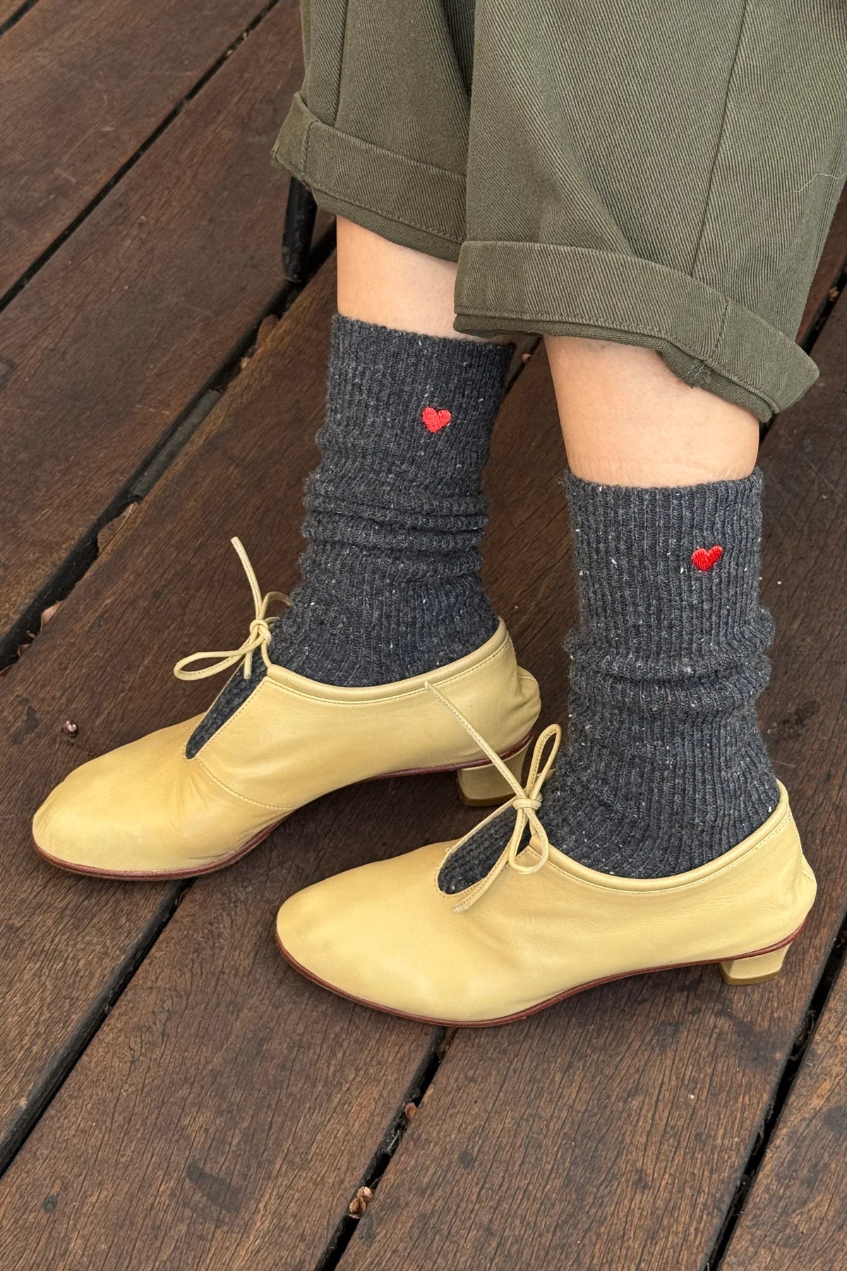 Skarpety Embroidered Snow Socks Charcoal + Heart