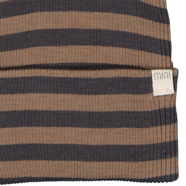 Czapka z wełny merino Arvid almost black Minimalisma