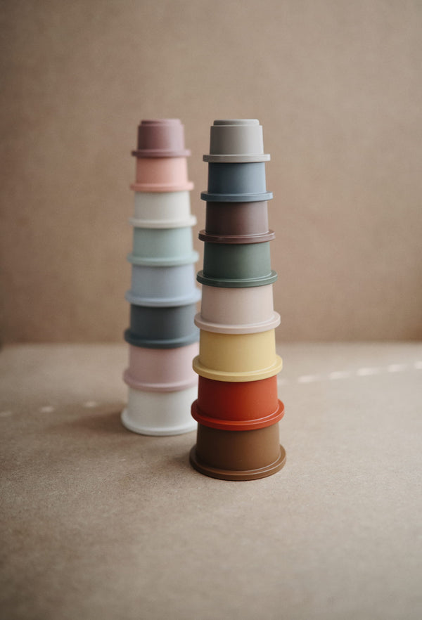 Piramidka Sensoryczna z Kubeczków - Stacking Cups Retro