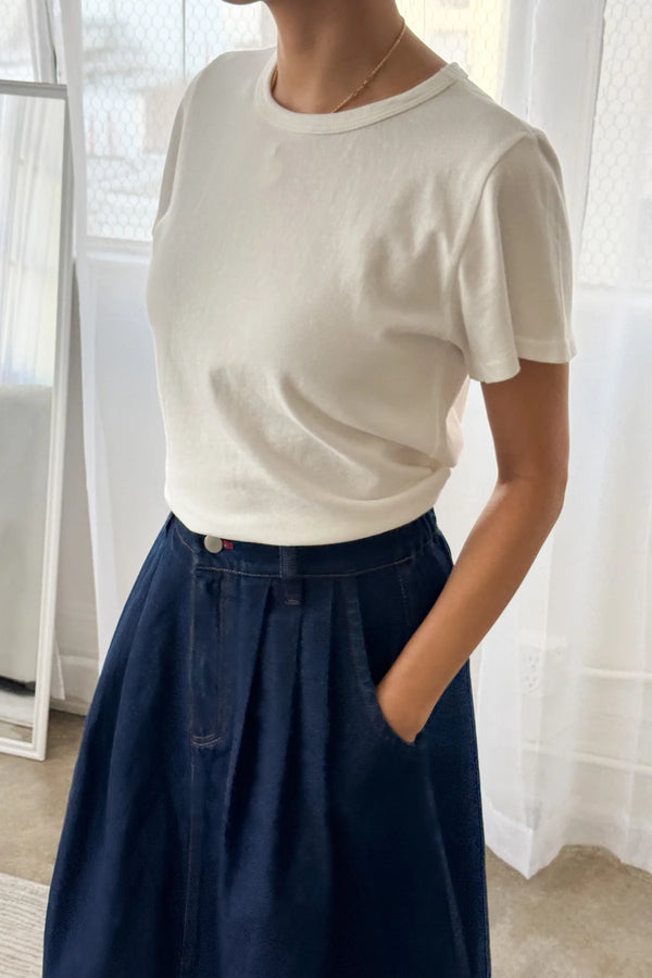 The Little Boy Tee – t-shirt damski z bawełny premium, krótki krój, Vintage White