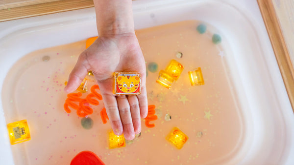 Kostki sensoryczne świecące w wodzie Daniel Tygrysek