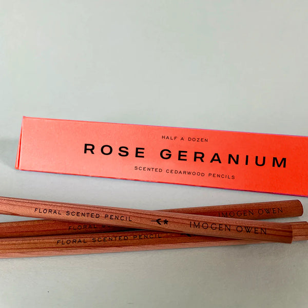 Zestaw pachnących ołówków z drewna cedrowego Rose Geranium