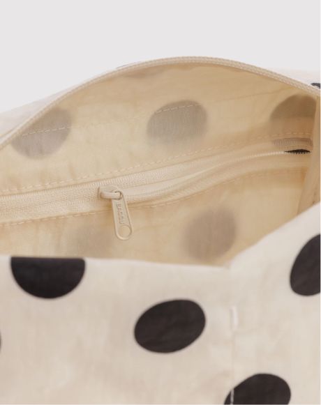 Kosmetyczka Dopp Kit Cream and Black Polka Dot