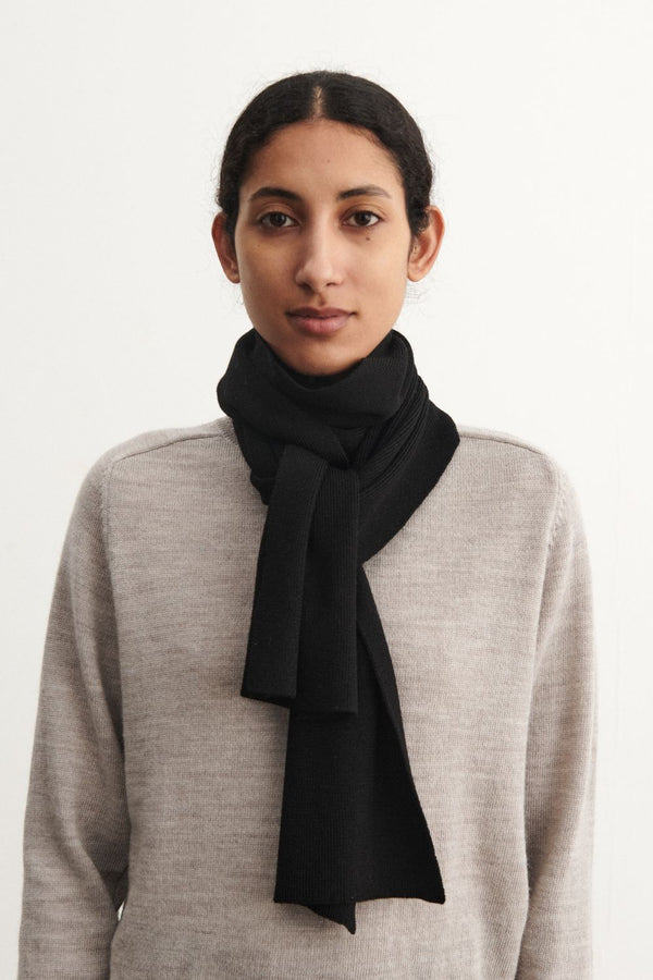 Szalik z wełny merino black melange FUB