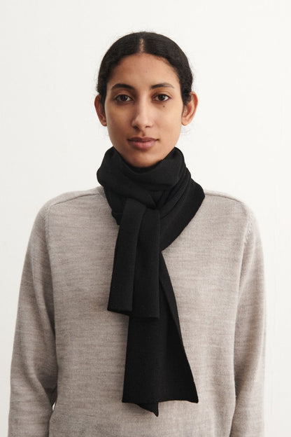 Szalik z wełny merino black melange FUB