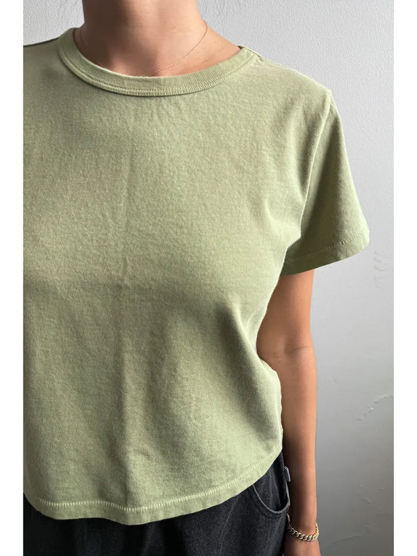 The Little Boy Tee – t-shirt damski z bawełny premium, krótki krój, Pistachio