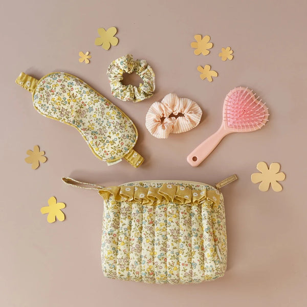 Kwiatowa kosmetyczka na nocowanie z akcesoriami Petal Sleepover Set